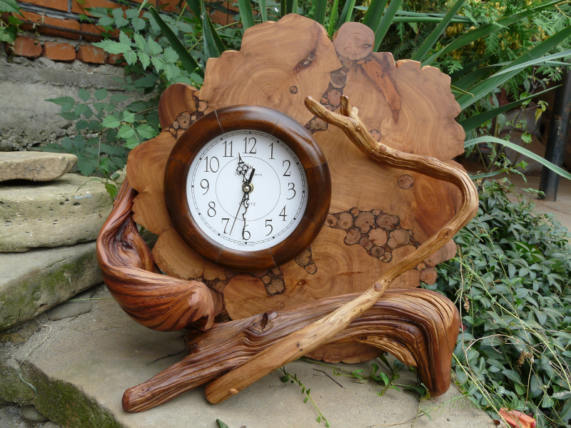 <div style=margin-left:10px><h1>Часы настольные вырезанные из капа карагача. Под заказ.</h1><p><a href="/catalog/dekor/">Декор</a> » <a href="/catalog/dekor/drugoe/">Iнше</a></p><i class="fa fa-map-marker"></i> Киевская область, Киев<br /><br /><div class="socdata"><script src="//yastatic.net/es5-shims/0.0.2/es5-shims.min.js"></script>
                                            <script src="//yastatic.net/share2/share.js"></script>
                                            <div class="ya-share2" data-services="facebook,gplus,twitter,lj,viber,whatsapp,skype" data-counter=""></div></div>