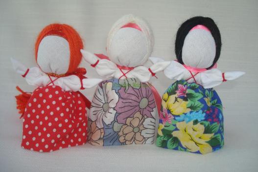 <div style=margin-left:10px><h1>Женский оберег "На счастье" Кукла-мотанка. Подарок.</h1><p><a href="/catalog/podarki--suveniry/">Подарунки, сувеніри</a> » <a href="/catalog/podarki--suveniry/podarki/">Подарунки</a></p><i class="fa fa-map-marker"></i> Днепропетровская область, Днепропетровск<br /><br /><div class="socdata"><script src="//yastatic.net/es5-shims/0.0.2/es5-shims.min.js"></script>
                                            <script src="//yastatic.net/share2/share.js"></script>
                                            <div class="ya-share2" data-services="facebook,gplus,twitter,lj,viber,whatsapp,skype" data-counter=""></div></div>