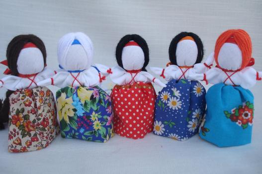 <div style=margin-left:10px><h1>Женский оберег "На счастье" Кукла-мотанка. Подарок.</h1><p><a href="/catalog/podarki--suveniry/">Подарунки, сувеніри</a> » <a href="/catalog/podarki--suveniry/podarki/">Подарунки</a></p><i class="fa fa-map-marker"></i> Днепропетровская область, Днепропетровск<br /><br /><div class="socdata"><script src="//yastatic.net/es5-shims/0.0.2/es5-shims.min.js"></script>
                                            <script src="//yastatic.net/share2/share.js"></script>
                                            <div class="ya-share2" data-services="facebook,gplus,twitter,lj,viber,whatsapp,skype" data-counter=""></div></div>