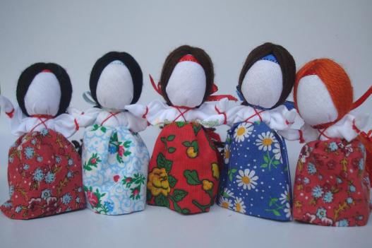 <div style=margin-left:10px><h1>Женский оберег "На счастье" Кукла-мотанка. Подарок.</h1><p><a href="/catalog/podarki--suveniry/">Подарунки, сувеніри</a> » <a href="/catalog/podarki--suveniry/podarki/">Подарунки</a></p><i class="fa fa-map-marker"></i> Днепропетровская область, Днепропетровск<br /><br /><div class="socdata"><script src="//yastatic.net/es5-shims/0.0.2/es5-shims.min.js"></script>
                                            <script src="//yastatic.net/share2/share.js"></script>
                                            <div class="ya-share2" data-services="facebook,gplus,twitter,lj,viber,whatsapp,skype" data-counter=""></div></div>