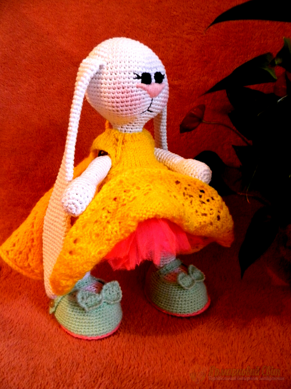 <div style=margin-left:10px><h1>Зайка Тильда</h1><p><a href="/catalog/igrushki/">Iграшки</a> » <a href="/catalog/igrushki/myagkie/">М'які</a></p><i class="fa fa-map-marker"></i> Одесская область, Одесса<br /><br /><div class="socdata"><script src="//yastatic.net/es5-shims/0.0.2/es5-shims.min.js"></script>
                                            <script src="//yastatic.net/share2/share.js"></script>
                                            <div class="ya-share2" data-services="facebook,gplus,twitter,lj,viber,whatsapp,skype" data-counter=""></div></div>