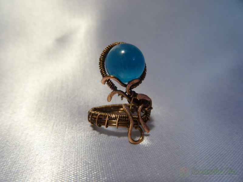 <div style=margin-left:10px><h1>Кольцо ручной работы</h1><p><a href="/catalog/bijuteriya/">Біжутерія</a> » <a href="/catalog/bijuteriya/kolca/">Кільця</a></p><i class="fa fa-map-marker"></i> Запорожская область, Запорожье<br /><br /><div class="socdata"><script src="//yastatic.net/es5-shims/0.0.2/es5-shims.min.js"></script>
                                            <script src="//yastatic.net/share2/share.js"></script>
                                            <div class="ya-share2" data-services="facebook,gplus,twitter,lj,viber,whatsapp,skype" data-counter=""></div></div>