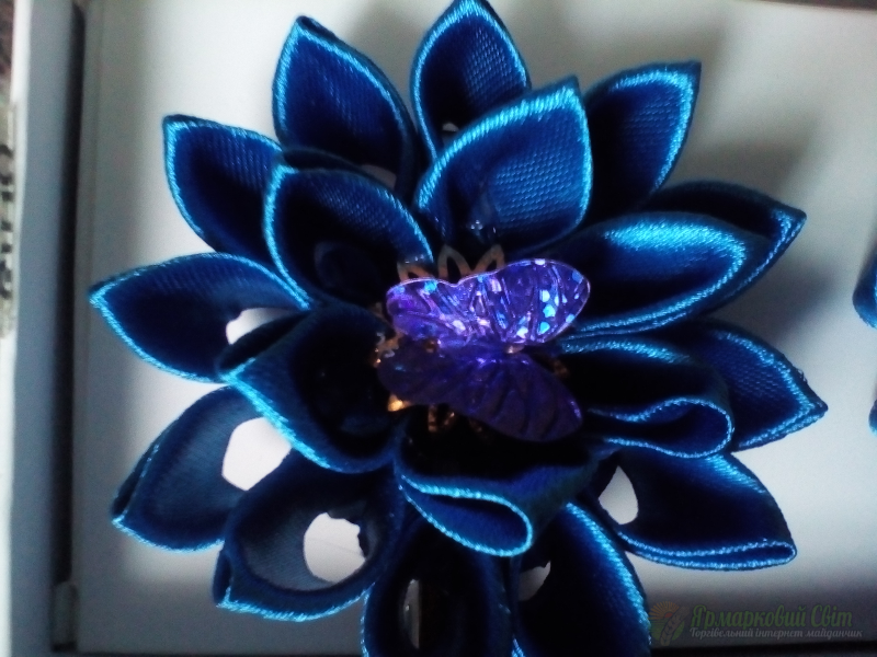 <div style=margin-left:10px><h1>Заколки, резинки, обручи, повязки, броши ручной работы</h1><p><a href="/catalog/ukrasheniya/">Прикраси</a> » <a href="/catalog/ukrasheniya/aksessuary/">Аксесуари</a></p><i class="fa fa-map-marker"></i> Харьковская область, Харьков<br /><br /><div class="socdata"><script src="//yastatic.net/es5-shims/0.0.2/es5-shims.min.js"></script>
                                            <script src="//yastatic.net/share2/share.js"></script>
                                            <div class="ya-share2" data-services="facebook,gplus,twitter,lj,viber,whatsapp,skype" data-counter=""></div></div>