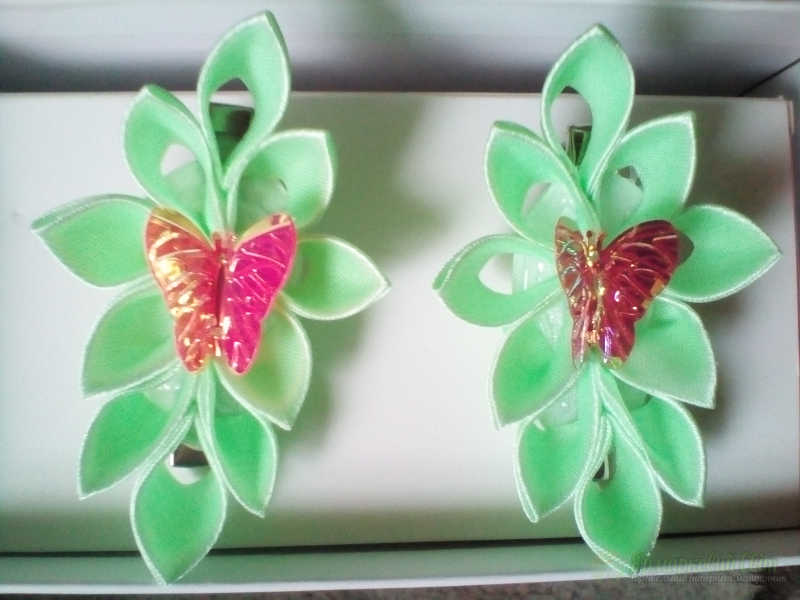 <div style=margin-left:10px><h1>Заколки, резинки, обручи, повязки, броши ручной работы</h1><p><a href="/catalog/ukrasheniya/">Прикраси</a> » <a href="/catalog/ukrasheniya/aksessuary/">Аксесуари</a></p><i class="fa fa-map-marker"></i> Харьковская область, Харьков<br /><br /><div class="socdata"><script src="//yastatic.net/es5-shims/0.0.2/es5-shims.min.js"></script>
                                            <script src="//yastatic.net/share2/share.js"></script>
                                            <div class="ya-share2" data-services="facebook,gplus,twitter,lj,viber,whatsapp,skype" data-counter=""></div></div>