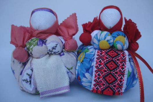 <div style=margin-left:10px><h1>Оберег "Травница" Подарок в дом. Кукла-мотанка.</h1><p><a href="/catalog/podarki--suveniry/">Подарунки, сувеніри</a> » <a href="/catalog/podarki--suveniry/podarki/">Подарунки</a></p><i class="fa fa-map-marker"></i> Днепропетровская область, Днепропетровск<br /><br /><div class="socdata"><script src="//yastatic.net/es5-shims/0.0.2/es5-shims.min.js"></script>
                                            <script src="//yastatic.net/share2/share.js"></script>
                                            <div class="ya-share2" data-services="facebook,gplus,twitter,lj,viber,whatsapp,skype" data-counter=""></div></div>