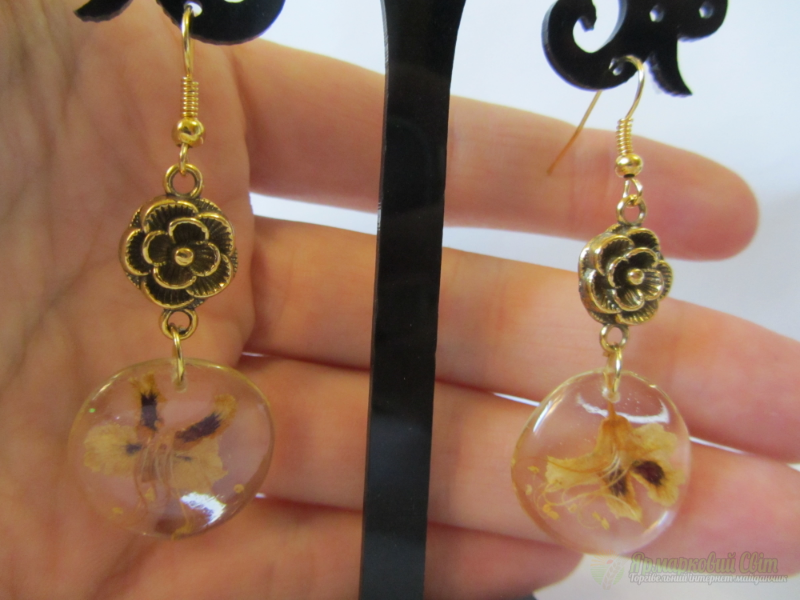 <div style=margin-left:10px><h1>сережки з квітами каштана</h1><p><a href="/catalog/ukrasheniya/">Прикраси</a> » <a href="/catalog/ukrasheniya/aksessuary/">Аксесуари</a></p><i class="fa fa-map-marker"></i> Киевская область, Киев<br /><br /><div class="socdata"><script src="//yastatic.net/es5-shims/0.0.2/es5-shims.min.js"></script>
                                            <script src="//yastatic.net/share2/share.js"></script>
                                            <div class="ya-share2" data-services="facebook,gplus,twitter,lj,viber,whatsapp,skype" data-counter=""></div></div>