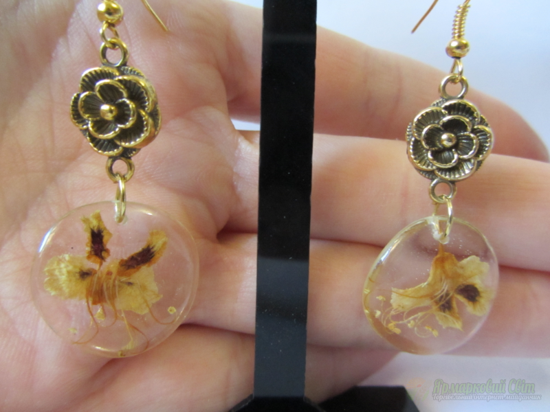 <div style=margin-left:10px><h1>сережки з квітами каштана</h1><p><a href="/catalog/ukrasheniya/">Прикраси</a> » <a href="/catalog/ukrasheniya/aksessuary/">Аксесуари</a></p><i class="fa fa-map-marker"></i> Киевская область, Киев<br /><br /><div class="socdata"><script src="//yastatic.net/es5-shims/0.0.2/es5-shims.min.js"></script>
                                            <script src="//yastatic.net/share2/share.js"></script>
                                            <div class="ya-share2" data-services="facebook,gplus,twitter,lj,viber,whatsapp,skype" data-counter=""></div></div>