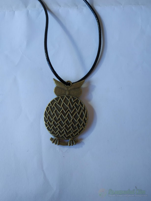 <div style=margin-left:10px><h1>Кулон из ювелирной смолы Сова.</h1><p><a href="/catalog/ukrasheniya/">Прикраси</a> » <a href="/catalog/ukrasheniya/aksessuary/">Аксесуари</a></p><i class="fa fa-map-marker"></i> Закарпатская область, Мукачево<br /><br /><div class="socdata"><script src="//yastatic.net/es5-shims/0.0.2/es5-shims.min.js"></script>
                                            <script src="//yastatic.net/share2/share.js"></script>
                                            <div class="ya-share2" data-services="facebook,gplus,twitter,lj,viber,whatsapp,skype" data-counter=""></div></div>