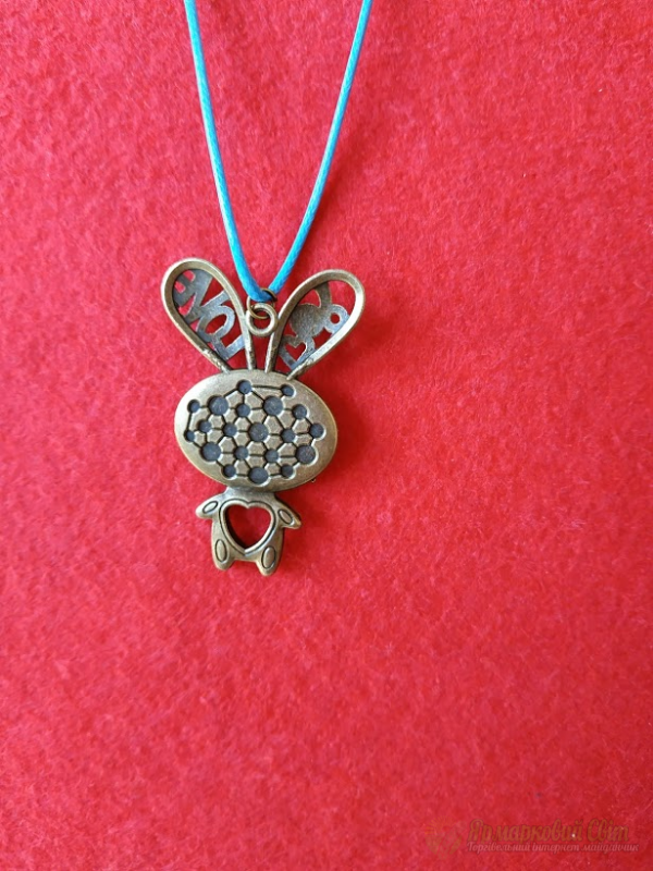 <div style=margin-left:10px><h1>Кулон из эпоксидной смолы</h1><p><a href="/catalog/bijuteriya/">Біжутерія</a> » <a href="/catalog/bijuteriya/kulony/">Кулони</a></p><i class="fa fa-map-marker"></i> Закарпатская область, Мукачево<br /><br /><div class="socdata"><script src="//yastatic.net/es5-shims/0.0.2/es5-shims.min.js"></script>
                                            <script src="//yastatic.net/share2/share.js"></script>
                                            <div class="ya-share2" data-services="facebook,gplus,twitter,lj,viber,whatsapp,skype" data-counter=""></div></div>