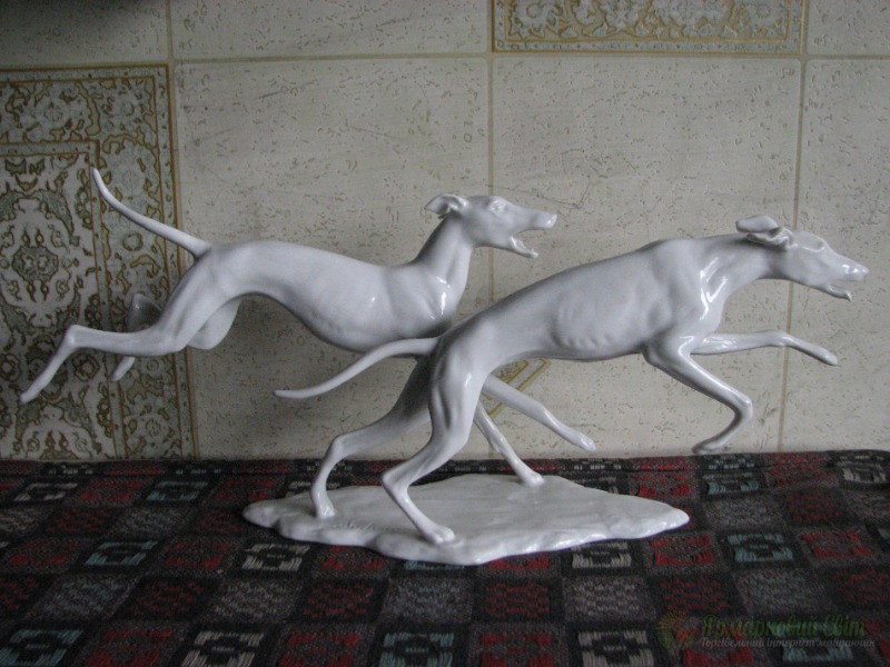 <div style=margin-left:10px><h1>Реставрирую керамические вазы и статуэтки. Качественно и профессионально.</h1><p><a href="/catalog/ukrasheniya/">Прикраси</a> » <a href="/catalog/ukrasheniya/podarki/">Подарунки</a></p><i class="fa fa-map-marker"></i> Киевская область, Киев<br /><br /><div class="socdata"><script src="//yastatic.net/es5-shims/0.0.2/es5-shims.min.js"></script>
                                            <script src="//yastatic.net/share2/share.js"></script>
                                            <div class="ya-share2" data-services="facebook,gplus,twitter,lj,viber,whatsapp,skype" data-counter=""></div></div>