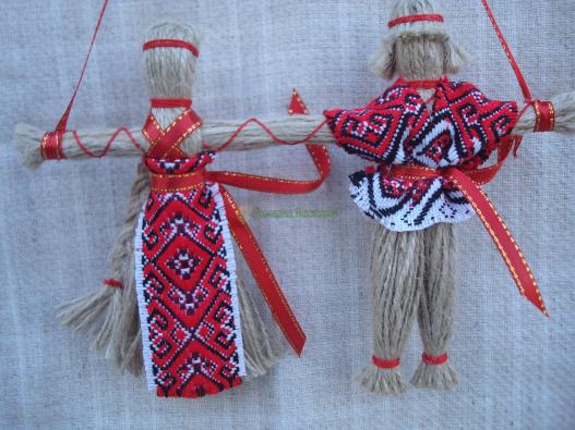 <div style=margin-left:10px><h1>Оберег-подарок "Неразлучники" Кукла-мотанка.Размер:15х21 см. </h1><p><a href="/catalog/podarki--suveniry/">Подарунки, сувеніри</a> » <a href="/catalog/podarki--suveniry/podarki/">Подарунки</a></p><i class="fa fa-map-marker"></i> Днепропетровская область, Днепропетровск<br /><br /><div class="socdata"><script src="//yastatic.net/es5-shims/0.0.2/es5-shims.min.js"></script>
                                            <script src="//yastatic.net/share2/share.js"></script>
                                            <div class="ya-share2" data-services="facebook,gplus,twitter,lj,viber,whatsapp,skype" data-counter=""></div></div>