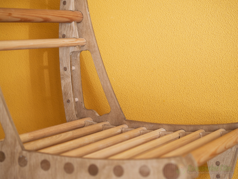 <div style=margin-left:10px><h1>Детский стульчик Stable от #Tshaped</h1><p><a href="/catalog/dekor/">Декор</a> » <a href="/catalog/dekor/mebel/">Меблі</a></p><i class="fa fa-map-marker"></i> Киевская область, Киев<br /><br /><div class="socdata"><script src="//yastatic.net/es5-shims/0.0.2/es5-shims.min.js"></script>
                                            <script src="//yastatic.net/share2/share.js"></script>
                                            <div class="ya-share2" data-services="facebook,gplus,twitter,lj,viber,whatsapp,skype" data-counter=""></div></div>