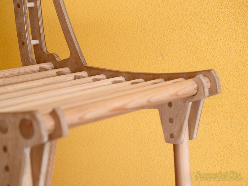 <div style=margin-left:10px><h1>Детский стульчик Stable от #Tshaped</h1><p><a href="/catalog/dekor/">Декор</a> » <a href="/catalog/dekor/mebel/">Меблі</a></p><i class="fa fa-map-marker"></i> Киевская область, Киев<br /><br /><div class="socdata"><script src="//yastatic.net/es5-shims/0.0.2/es5-shims.min.js"></script>
                                            <script src="//yastatic.net/share2/share.js"></script>
                                            <div class="ya-share2" data-services="facebook,gplus,twitter,lj,viber,whatsapp,skype" data-counter=""></div></div>