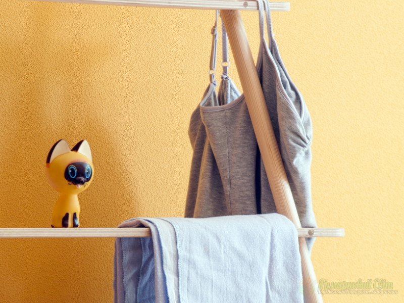 <div style=margin-left:10px><h1>внезапная вешалка Laddrobe от #Tshaped</h1><p><a href="/catalog/dekor/">Декор</a> » <a href="/catalog/dekor/mebel/">Меблі</a></p><i class="fa fa-map-marker"></i> Киевская область, Киев<br /><br /><div class="socdata"><script src="//yastatic.net/es5-shims/0.0.2/es5-shims.min.js"></script>
                                            <script src="//yastatic.net/share2/share.js"></script>
                                            <div class="ya-share2" data-services="facebook,gplus,twitter,lj,viber,whatsapp,skype" data-counter=""></div></div>