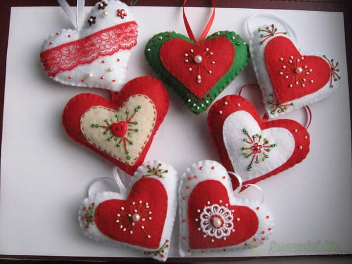 <div style=margin-left:10px><h1>Фетрові валентинки-сердечки</h1><p><a href="/catalog/ukrasheniya/">Прикраси</a> » <a href="/catalog/ukrasheniya/igrushki/">Iграшки</a></p><i class="fa fa-map-marker"></i> Киевская область, Киев<br /><br /><div class="socdata"><script src="//yastatic.net/es5-shims/0.0.2/es5-shims.min.js"></script>
                                            <script src="//yastatic.net/share2/share.js"></script>
                                            <div class="ya-share2" data-services="facebook,gplus,twitter,lj,viber,whatsapp,skype" data-counter=""></div></div>