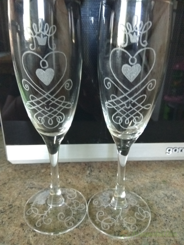 <div style=margin-left:10px><h1>Бокалы свадебные</h1><p><a href="/catalog/kartiny/">Картини</a> » <a href="/catalog/kartiny/na-stekle/">На склі</a></p><i class="fa fa-map-marker"></i> Полтавская область, Полтава<br /><br /><div class="socdata"><script src="//yastatic.net/es5-shims/0.0.2/es5-shims.min.js"></script>
                                            <script src="//yastatic.net/share2/share.js"></script>
                                            <div class="ya-share2" data-services="facebook,gplus,twitter,lj,viber,whatsapp,skype" data-counter=""></div></div>