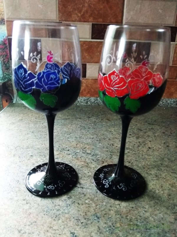 <div style=margin-left:10px><h1>Бокалы свадебные</h1><p><a href="/catalog/kartiny/">Картини</a> » <a href="/catalog/kartiny/na-stekle/">На склі</a></p><i class="fa fa-map-marker"></i> Полтавская область, Полтава<br /><br /><div class="socdata"><script src="//yastatic.net/es5-shims/0.0.2/es5-shims.min.js"></script>
                                            <script src="//yastatic.net/share2/share.js"></script>
                                            <div class="ya-share2" data-services="facebook,gplus,twitter,lj,viber,whatsapp,skype" data-counter=""></div></div>