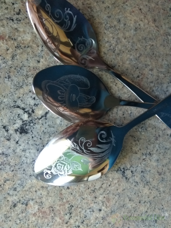 <div style=margin-left:10px><h1>Гравировка ручной роботы</h1><p><a href="/catalog/dekor/">Декор</a> » <a href="/catalog/dekor/posuda/">Посуд</a></p><i class="fa fa-map-marker"></i> Полтавская область, Полтава<br /><br /><div class="socdata"><script src="//yastatic.net/es5-shims/0.0.2/es5-shims.min.js"></script>
                                            <script src="//yastatic.net/share2/share.js"></script>
                                            <div class="ya-share2" data-services="facebook,gplus,twitter,lj,viber,whatsapp,skype" data-counter=""></div></div>