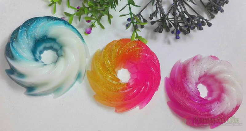 <div style=margin-left:10px><h1>Мыло ручной работы из люфы </h1><p><a href="/catalog/kosmetika/">Косметика</a> » <a href="/catalog/kosmetika/dlya-tela/">Для тіла
</a></p><i class="fa fa-map-marker"></i> Харьковская область, Комсомольское<br /><br /><div class="socdata"><script src="//yastatic.net/es5-shims/0.0.2/es5-shims.min.js"></script>
                                            <script src="//yastatic.net/share2/share.js"></script>
                                            <div class="ya-share2" data-services="facebook,gplus,twitter,lj,viber,whatsapp,skype" data-counter=""></div></div>