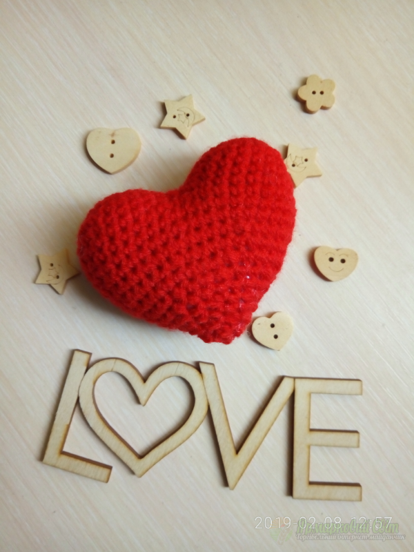 <div style=margin-left:10px><h1>Вязаное сердце, валентинка</h1><p><a href="/catalog/igrushki/">Iграшки</a> » <a href="/catalog/igrushki/myagkie/">М'які</a></p><i class="fa fa-map-marker"></i> Киевская область, Киев<br /><br /><div class="socdata"><script src="//yastatic.net/es5-shims/0.0.2/es5-shims.min.js"></script>
                                            <script src="//yastatic.net/share2/share.js"></script>
                                            <div class="ya-share2" data-services="facebook,gplus,twitter,lj,viber,whatsapp,skype" data-counter=""></div></div>