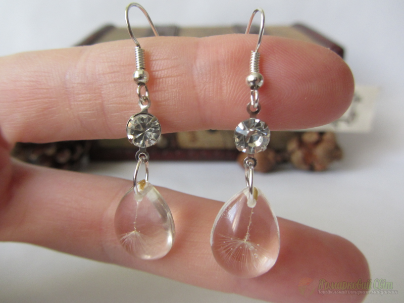 <div style=margin-left:10px><h1>Сережки - подих вітру</h1><p><a href="/catalog/ukrasheniya/">Прикраси</a> » <a href="/catalog/ukrasheniya/aksessuary/">Аксесуари</a></p><i class="fa fa-map-marker"></i> Киевская область, Киев<br /><br /><div class="socdata"><script src="//yastatic.net/es5-shims/0.0.2/es5-shims.min.js"></script>
                                            <script src="//yastatic.net/share2/share.js"></script>
                                            <div class="ya-share2" data-services="facebook,gplus,twitter,lj,viber,whatsapp,skype" data-counter=""></div></div>