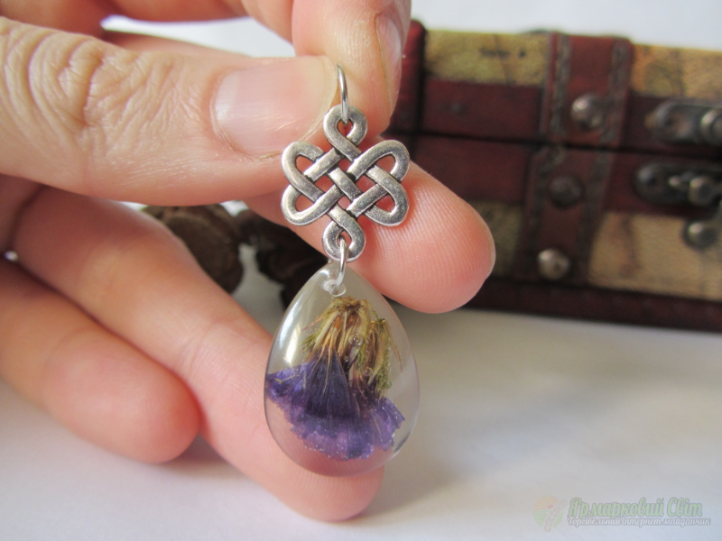 <div style=margin-left:10px><h1>Кулон</h1><p><a href="/catalog/ukrasheniya/">Прикраси</a> » <a href="/catalog/ukrasheniya/aksessuary/">Аксесуари</a></p><i class="fa fa-map-marker"></i> Киевская область, Киев<br /><br /><script src="//yastatic.net/es5-shims/0.0.2/es5-shims.min.js"></script>
                                            <script src="//yastatic.net/share2/share.js"></script>
                                            <div class="ya-share2" data-services="facebook,gplus,twitter,lj,viber,whatsapp,skype" data-counter=""></div><br /><div class="socdata"></div></div>