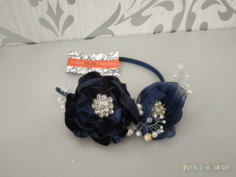 <div style=margin-left:10px><h1>Обруч с цветами темно синий Hair band with flowers</h1><p><a href="/catalog/aksessuary/">Аксесуари</a> » <a href="/catalog/aksessuary/obruchi/">Обручі</a></p><i class="fa fa-map-marker"></i> Винницкая область, Винница<br /><br /><div class="socdata"><script src="//yastatic.net/es5-shims/0.0.2/es5-shims.min.js"></script>
                                            <script src="//yastatic.net/share2/share.js"></script>
                                            <div class="ya-share2" data-services="facebook,gplus,twitter,lj,viber,whatsapp,skype" data-counter=""></div></div>