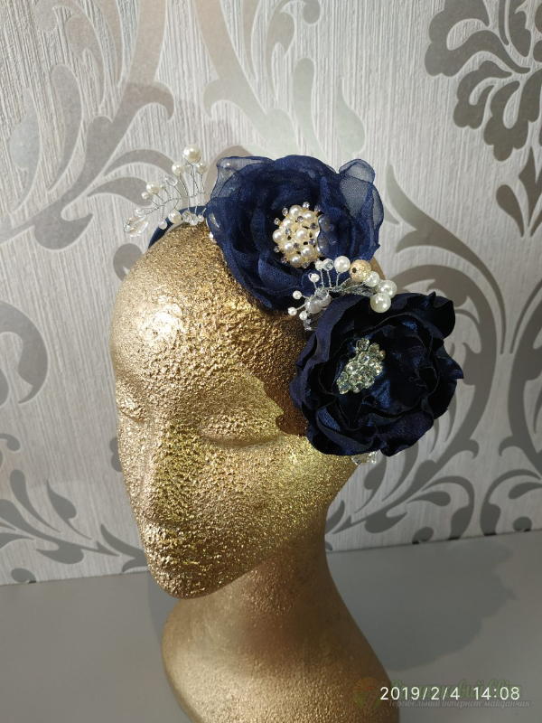 <div style=margin-left:10px><h1>Обруч с цветами темно синий Hair band with flowers</h1><p><a href="/catalog/aksessuary/">Аксесуари</a> » <a href="/catalog/aksessuary/obruchi/">Обручі</a></p><i class="fa fa-map-marker"></i> Винницкая область, Винница<br /><br /><div class="socdata"><script src="//yastatic.net/es5-shims/0.0.2/es5-shims.min.js"></script>
                                            <script src="//yastatic.net/share2/share.js"></script>
                                            <div class="ya-share2" data-services="facebook,gplus,twitter,lj,viber,whatsapp,skype" data-counter=""></div></div>