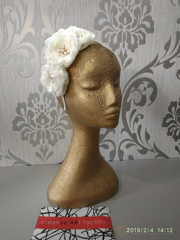 <div style=margin-left:10px><h1>Обруч с цветами эйвори Hair band with flowers</h1><p><a href="/catalog/aksessuary/">Аксесуари</a> » <a href="/catalog/aksessuary/obruchi/">Обручі</a></p><i class="fa fa-map-marker"></i> Винницкая область, Винница<br /><br /><div class="socdata"><script src="//yastatic.net/es5-shims/0.0.2/es5-shims.min.js"></script>
                                            <script src="//yastatic.net/share2/share.js"></script>
                                            <div class="ya-share2" data-services="facebook,gplus,twitter,lj,viber,whatsapp,skype" data-counter=""></div></div>