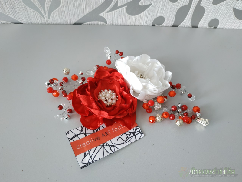 <div style=margin-left:10px><h1>Украшения в прическу цветок с веточкой из бусин</h1><p><a href="/catalog/aksessuary/">Аксесуари</a> » <a href="/catalog/aksessuary/zakolki--zajimy/">Шпильки, затискачі</a></p><i class="fa fa-map-marker"></i> Винницкая область, Винница<br /><br /><div class="socdata"><script src="//yastatic.net/es5-shims/0.0.2/es5-shims.min.js"></script>
                                            <script src="//yastatic.net/share2/share.js"></script>
                                            <div class="ya-share2" data-services="facebook,gplus,twitter,lj,viber,whatsapp,skype" data-counter=""></div></div>