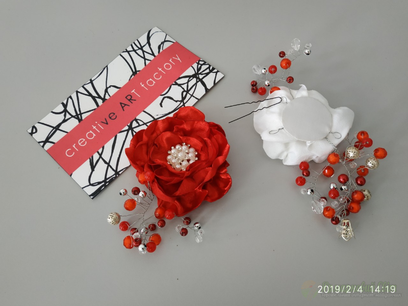 <div style=margin-left:10px><h1>Украшения в прическу цветок с веточкой из бусин</h1><p><a href="/catalog/aksessuary/">Аксесуари</a> » <a href="/catalog/aksessuary/zakolki--zajimy/">Шпильки, затискачі</a></p><i class="fa fa-map-marker"></i> Винницкая область, Винница<br /><br /><div class="socdata"><script src="//yastatic.net/es5-shims/0.0.2/es5-shims.min.js"></script>
                                            <script src="//yastatic.net/share2/share.js"></script>
                                            <div class="ya-share2" data-services="facebook,gplus,twitter,lj,viber,whatsapp,skype" data-counter=""></div></div>