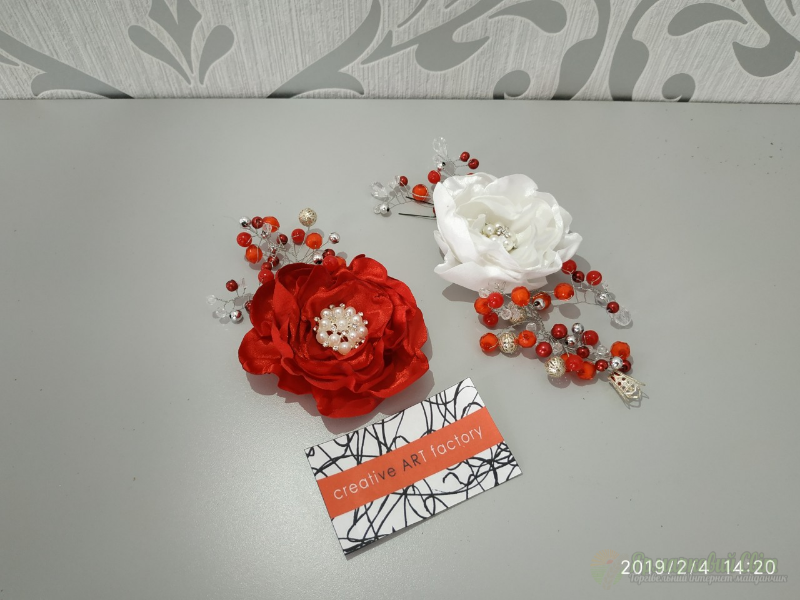 <div style=margin-left:10px><h1>Украшения в прическу цветок с веточкой из бусин</h1><p><a href="/catalog/aksessuary/">Аксесуари</a> » <a href="/catalog/aksessuary/zakolki--zajimy/">Шпильки, затискачі</a></p><i class="fa fa-map-marker"></i> Винницкая область, Винница<br /><br /><div class="socdata"><script src="//yastatic.net/es5-shims/0.0.2/es5-shims.min.js"></script>
                                            <script src="//yastatic.net/share2/share.js"></script>
                                            <div class="ya-share2" data-services="facebook,gplus,twitter,lj,viber,whatsapp,skype" data-counter=""></div></div>