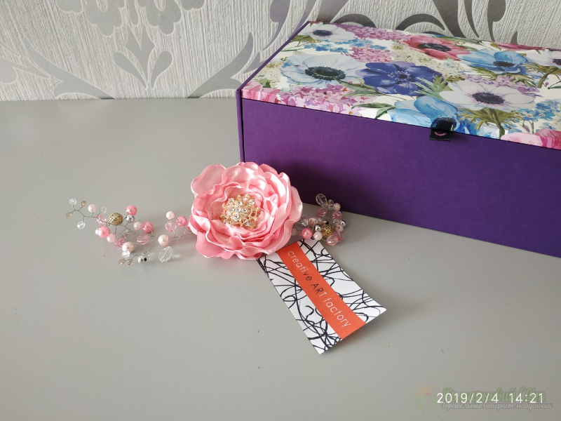 <div style=margin-left:10px><h1>Украшение веточка в прическу. Цветок розовый с бусинами</h1><p><a href="/catalog/aksessuary/">Аксесуари</a> » <a href="/catalog/aksessuary/zakolki--zajimy/">Шпильки, затискачі</a></p><i class="fa fa-map-marker"></i> Винницкая область, Винница<br /><br /><div class="socdata"><script src="//yastatic.net/es5-shims/0.0.2/es5-shims.min.js"></script>
                                            <script src="//yastatic.net/share2/share.js"></script>
                                            <div class="ya-share2" data-services="facebook,gplus,twitter,lj,viber,whatsapp,skype" data-counter=""></div></div>