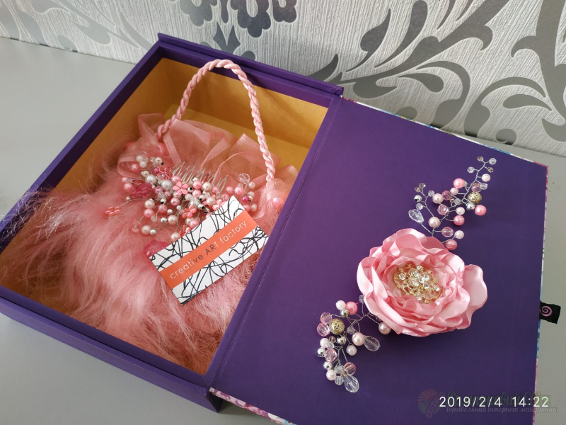 <div style=margin-left:10px><h1>Украшение веточка в прическу. Цветок розовый с бусинами</h1><p><a href="/catalog/aksessuary/">Аксесуари</a> » <a href="/catalog/aksessuary/zakolki--zajimy/">Шпильки, затискачі</a></p><i class="fa fa-map-marker"></i> Винницкая область, Винница<br /><br /><div class="socdata"><script src="//yastatic.net/es5-shims/0.0.2/es5-shims.min.js"></script>
                                            <script src="//yastatic.net/share2/share.js"></script>
                                            <div class="ya-share2" data-services="facebook,gplus,twitter,lj,viber,whatsapp,skype" data-counter=""></div></div>