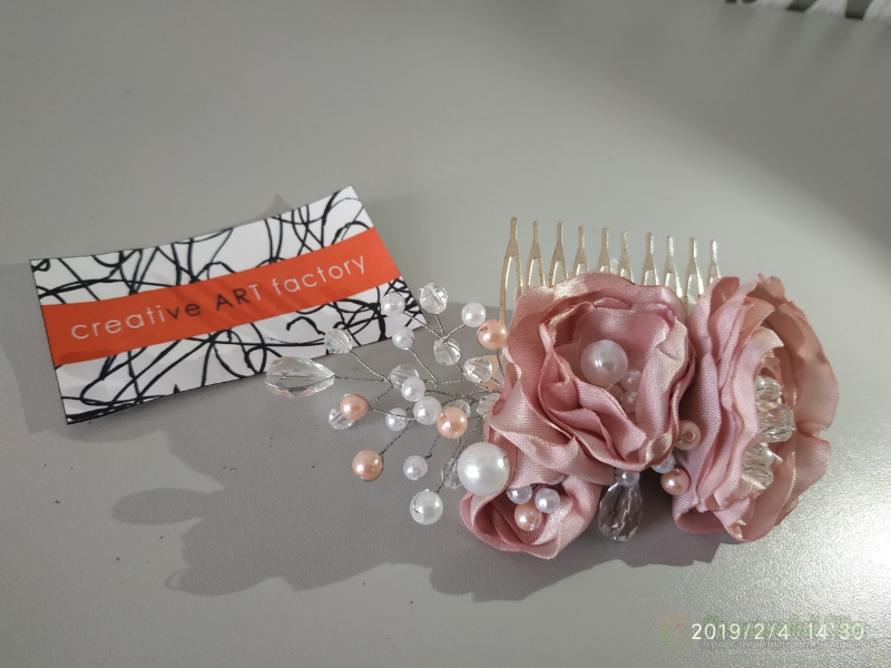 <div style=margin-left:10px><h1>Гребень из цветов и бусин розового цвета в прическу</h1><p><a href="/catalog/aksessuary/">Аксесуари</a> » <a href="/catalog/aksessuary/grebeshki/">Гребінці</a></p><i class="fa fa-map-marker"></i> Винницкая область, Винница<br /><br /><div class="socdata"><script src="//yastatic.net/es5-shims/0.0.2/es5-shims.min.js"></script>
                                            <script src="//yastatic.net/share2/share.js"></script>
                                            <div class="ya-share2" data-services="facebook,gplus,twitter,lj,viber,whatsapp,skype" data-counter=""></div></div>