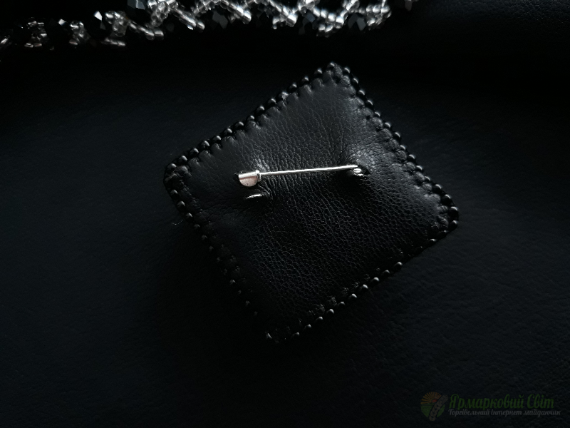 <div style=margin-left:10px><h1>Брошка</h1><p><a href="/catalog/ukrasheniya/">Прикраси</a> » <a href="/catalog/ukrasheniya/aksessuary/">Аксесуари</a></p><i class="fa fa-map-marker"></i> Волынская область, Луцк<br /><br /><div class="socdata"><script src="//yastatic.net/es5-shims/0.0.2/es5-shims.min.js"></script>
                                            <script src="//yastatic.net/share2/share.js"></script>
                                            <div class="ya-share2" data-services="facebook,gplus,twitter,lj,viber,whatsapp,skype" data-counter=""></div></div>