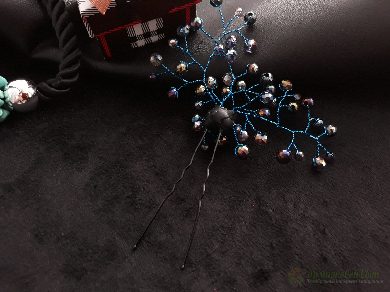 <div style=margin-left:10px><h1>Заколка</h1><p><a href="/catalog/aksessuary/">Аксесуари</a> » <a href="/catalog/aksessuary/zakolki--zajimy/">Шпильки, затискачі</a></p><i class="fa fa-map-marker"></i> Волынская область, Луцк<br /><br /><div class="socdata"><script src="//yastatic.net/es5-shims/0.0.2/es5-shims.min.js"></script>
                                            <script src="//yastatic.net/share2/share.js"></script>
                                            <div class="ya-share2" data-services="facebook,gplus,twitter,lj,viber,whatsapp,skype" data-counter=""></div></div>