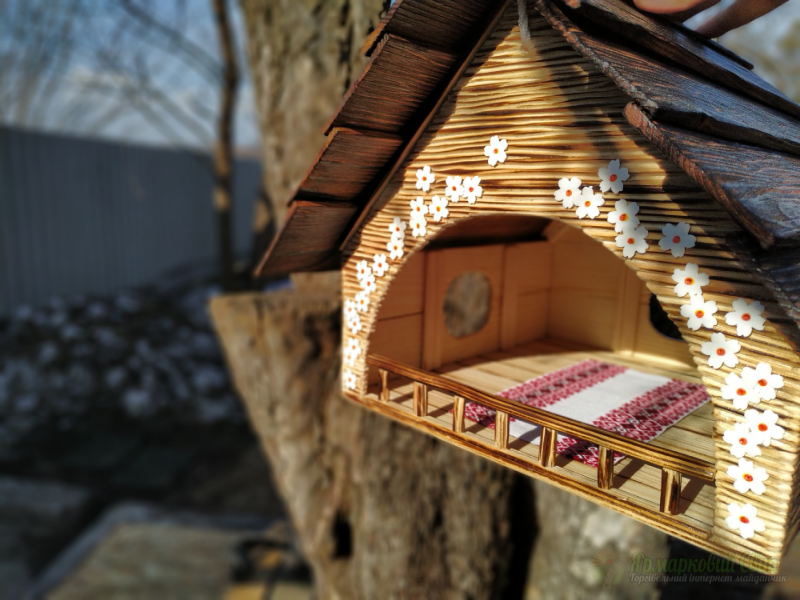 <div style=margin-left:10px><h1>Кормушка для птиц</h1><p><a href="/catalog/kosmetika/">Косметика</a> » <a href="/catalog/kosmetika/drugoe/">Iнше</a></p><i class="fa fa-map-marker"></i> Днепропетровская область, Днепропетровск<br /><br /><div class="socdata"><script src="//yastatic.net/es5-shims/0.0.2/es5-shims.min.js"></script>
                                            <script src="//yastatic.net/share2/share.js"></script>
                                            <div class="ya-share2" data-services="facebook,gplus,twitter,lj,viber,whatsapp,skype" data-counter=""></div></div>