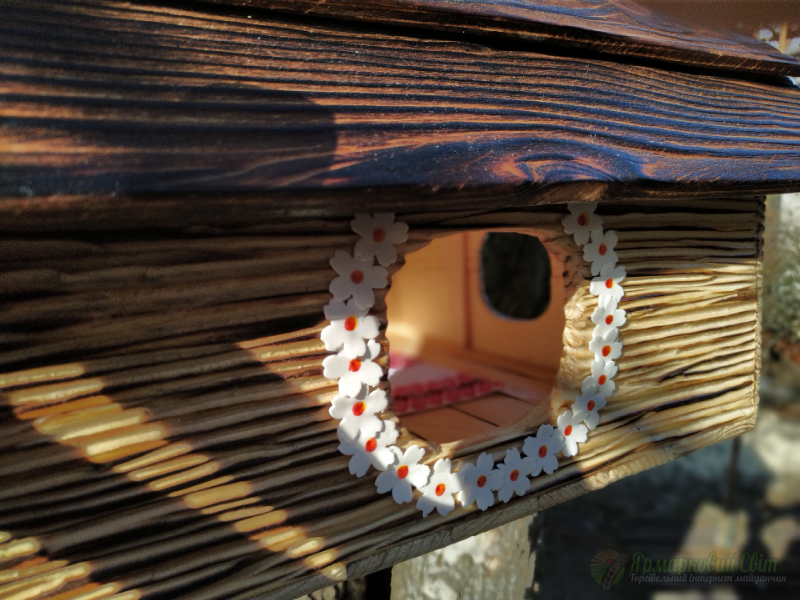 <div style=margin-left:10px><h1>Кормушка для птиц</h1><p><a href="/catalog/kosmetika/">Косметика</a> » <a href="/catalog/kosmetika/drugoe/">Iнше</a></p><i class="fa fa-map-marker"></i> Днепропетровская область, Днепропетровск<br /><br /><div class="socdata"><script src="//yastatic.net/es5-shims/0.0.2/es5-shims.min.js"></script>
                                            <script src="//yastatic.net/share2/share.js"></script>
                                            <div class="ya-share2" data-services="facebook,gplus,twitter,lj,viber,whatsapp,skype" data-counter=""></div></div>