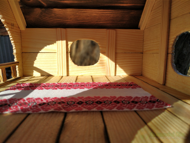 <div style=margin-left:10px><h1>Кормушка для птиц</h1><p><a href="/catalog/kosmetika/">Косметика</a> » <a href="/catalog/kosmetika/drugoe/">Iнше</a></p><i class="fa fa-map-marker"></i> Днепропетровская область, Днепропетровск<br /><br /><div class="socdata"><script src="//yastatic.net/es5-shims/0.0.2/es5-shims.min.js"></script>
                                            <script src="//yastatic.net/share2/share.js"></script>
                                            <div class="ya-share2" data-services="facebook,gplus,twitter,lj,viber,whatsapp,skype" data-counter=""></div></div>