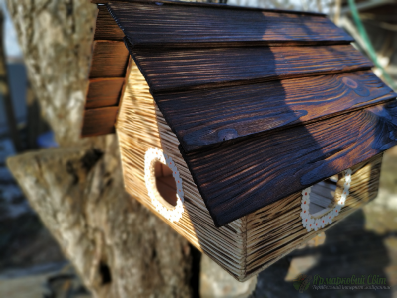 <div style=margin-left:10px><h1>Кормушка для птиц</h1><p><a href="/catalog/kosmetika/">Косметика</a> » <a href="/catalog/kosmetika/drugoe/">Iнше</a></p><i class="fa fa-map-marker"></i> Днепропетровская область, Днепропетровск<br /><br /><div class="socdata"><script src="//yastatic.net/es5-shims/0.0.2/es5-shims.min.js"></script>
                                            <script src="//yastatic.net/share2/share.js"></script>
                                            <div class="ya-share2" data-services="facebook,gplus,twitter,lj,viber,whatsapp,skype" data-counter=""></div></div>