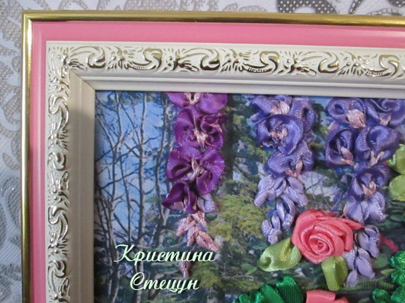 <div style=margin-left:10px><h1>Вышивка лентами </h1><p><a href="/catalog/kartiny/">Картини</a> » <a href="/catalog/kartiny/vyshitye/">Вишиті</a></p><i class="fa fa-map-marker"></i> Запорожская область, Мелитополь<br /><br /><div class="socdata"><script src="//yastatic.net/es5-shims/0.0.2/es5-shims.min.js"></script>
                                            <script src="//yastatic.net/share2/share.js"></script>
                                            <div class="ya-share2" data-services="facebook,gplus,twitter,lj,viber,whatsapp,skype" data-counter=""></div></div>