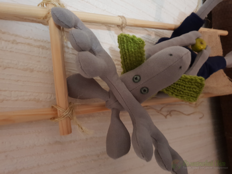 <div style=margin-left:10px><h1>Лось тильда. Ручная работа</h1><p><a href="/catalog/podarki--suveniry/">Подарунки, сувеніри</a> » <a href="/catalog/podarki--suveniry/igrushki/">Iграшки</a></p><i class="fa fa-map-marker"></i> Днепропетровская область, Днепропетровск<br /><br /><div class="socdata"><script src="//yastatic.net/es5-shims/0.0.2/es5-shims.min.js"></script>
                                            <script src="//yastatic.net/share2/share.js"></script>
                                            <div class="ya-share2" data-services="facebook,gplus,twitter,lj,viber,whatsapp,skype" data-counter=""></div></div>