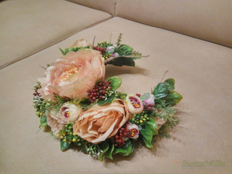 <div style=margin-left:10px><h1>Веночек. Обруч с цветами бежевый бордовый</h1><p><a href="/catalog/ukrasheniya/">Прикраси</a> » <a href="/catalog/ukrasheniya/aksessuary/">Аксесуари</a></p><i class="fa fa-map-marker"></i> Винницкая область, Винница<br /><br /><div class="socdata"><script src="//yastatic.net/es5-shims/0.0.2/es5-shims.min.js"></script>
                                            <script src="//yastatic.net/share2/share.js"></script>
                                            <div class="ya-share2" data-services="facebook,gplus,twitter,lj,viber,whatsapp,skype" data-counter=""></div></div>