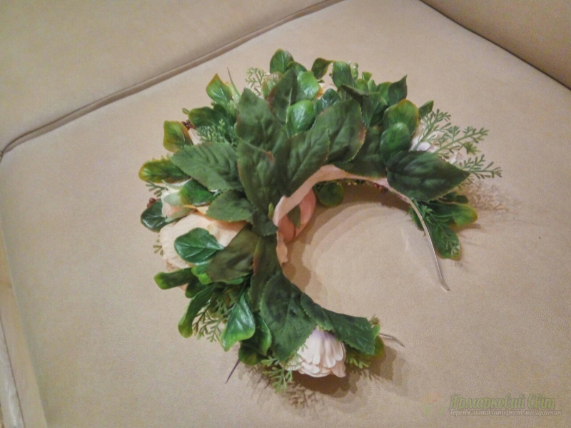 <div style=margin-left:10px><h1>Веночек. Обруч с цветами бежевый бордовый</h1><p><a href="/catalog/ukrasheniya/">Прикраси</a> » <a href="/catalog/ukrasheniya/aksessuary/">Аксесуари</a></p><i class="fa fa-map-marker"></i> Винницкая область, Винница<br /><br /><div class="socdata"><script src="//yastatic.net/es5-shims/0.0.2/es5-shims.min.js"></script>
                                            <script src="//yastatic.net/share2/share.js"></script>
                                            <div class="ya-share2" data-services="facebook,gplus,twitter,lj,viber,whatsapp,skype" data-counter=""></div></div>