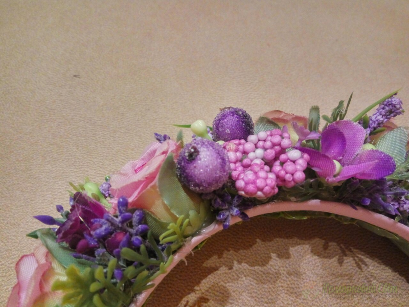 <div style=margin-left:10px><h1>Веночек с цветами. Обруч с цветами фиолетовый сиреневый розовый</h1><p><a href="/catalog/aksessuary/">Аксесуари</a> » <a href="/catalog/aksessuary/obruchi/">Обручі</a></p><i class="fa fa-map-marker"></i> Винницкая область, Винница<br /><br /><div class="socdata"><script src="//yastatic.net/es5-shims/0.0.2/es5-shims.min.js"></script>
                                            <script src="//yastatic.net/share2/share.js"></script>
                                            <div class="ya-share2" data-services="facebook,gplus,twitter,lj,viber,whatsapp,skype" data-counter=""></div></div>