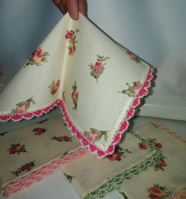 <div style=margin-left:10px><h1>Дамский платочек (набор 4 шт)</h1><p><a href="/catalog/shite/">Шиття</a> » <a href="/catalog/shite/tekstilnye-aksessuary/">Текстильні аксесуари</a></p><i class="fa fa-map-marker"></i> Донецкая область, Доброполье<br /><br /><div class="socdata"><script src="//yastatic.net/es5-shims/0.0.2/es5-shims.min.js"></script>
                                            <script src="//yastatic.net/share2/share.js"></script>
                                            <div class="ya-share2" data-services="facebook,gplus,twitter,lj,viber,whatsapp,skype" data-counter=""></div></div>