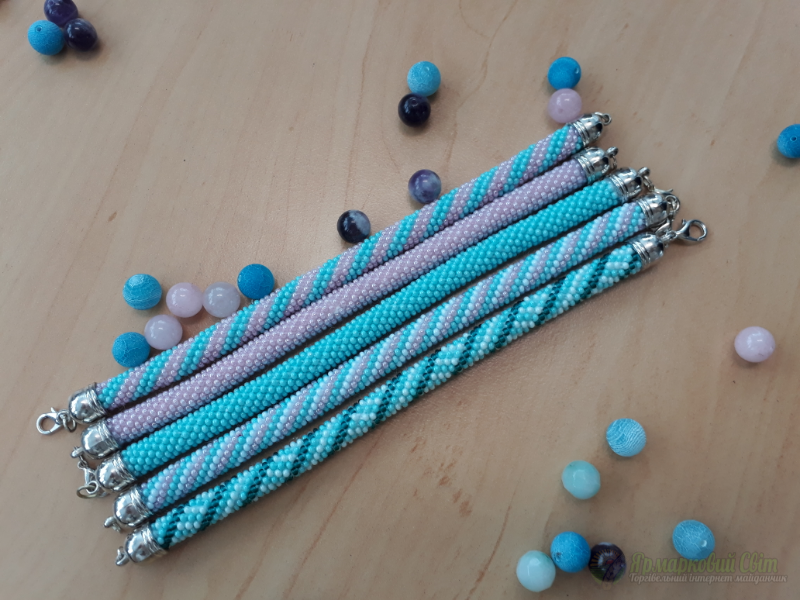 <div style=margin-left:10px><h1>Браслеты из бисера</h1><p><a href="/catalog/ukrasheniya/">Прикраси</a> » <a href="/catalog/ukrasheniya/aksessuary/">Аксесуари</a></p><i class="fa fa-map-marker"></i> Киевская область, Бровары<br /><br /><div class="socdata"><script src="//yastatic.net/es5-shims/0.0.2/es5-shims.min.js"></script>
                                            <script src="//yastatic.net/share2/share.js"></script>
                                            <div class="ya-share2" data-services="facebook,gplus,twitter,lj,viber,whatsapp,skype" data-counter=""></div></div>