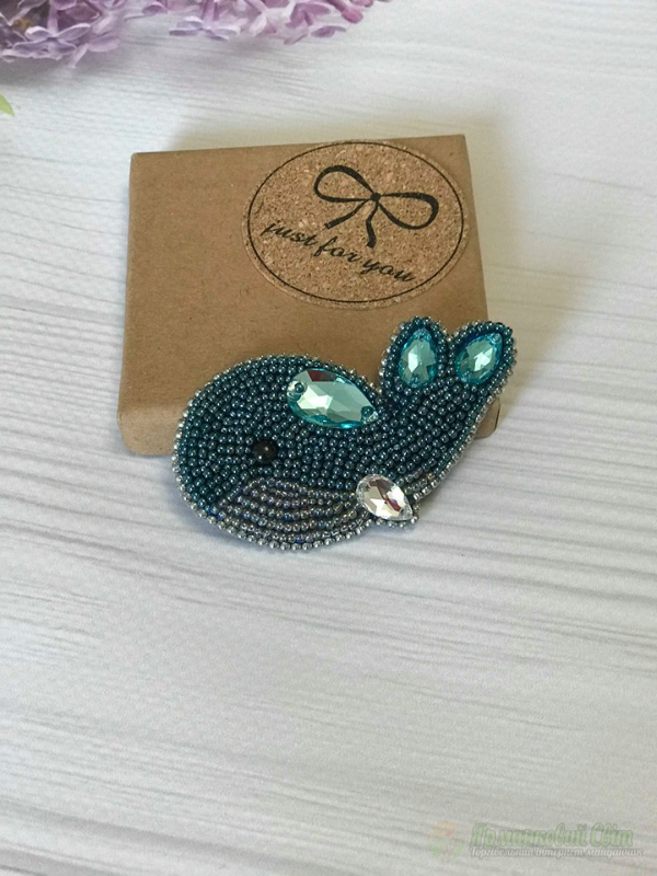 <div style=margin-left:10px><h1>Брошь, брошка ручной работы "Кит"</h1><p><a href="/catalog/ukrasheniya/">Прикраси</a> » <a href="/catalog/ukrasheniya/aksessuary/">Аксесуари</a></p><i class="fa fa-map-marker"></i> Киевская область, Киев<br /><br /><div class="socdata"><script src="//yastatic.net/es5-shims/0.0.2/es5-shims.min.js"></script>
                                            <script src="//yastatic.net/share2/share.js"></script>
                                            <div class="ya-share2" data-services="facebook,gplus,twitter,lj,viber,whatsapp,skype" data-counter=""></div></div>