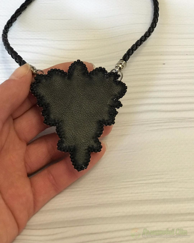 <div style=margin-left:10px><h1>Подвеска «beautiful night»</h1><p><a href="/catalog/bijuteriya/">Біжутерія</a> » <a href="/catalog/bijuteriya/kole--ojerele/">Кольє, намисто</a></p><i class="fa fa-map-marker"></i> Киевская область, Киев<br /><br /><div class="socdata"><script src="//yastatic.net/es5-shims/0.0.2/es5-shims.min.js"></script>
                                            <script src="//yastatic.net/share2/share.js"></script>
                                            <div class="ya-share2" data-services="facebook,gplus,twitter,lj,viber,whatsapp,skype" data-counter=""></div></div>